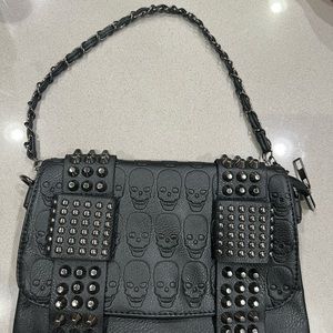 Black skull shoulder / clutch bag with chain. Never used.